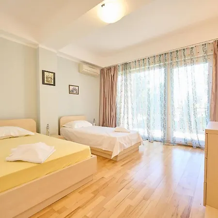 Water Lily Family - Free Parking Apartment Mamaia