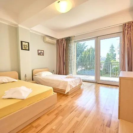 Water Lily Family - Free Parking Apartment Mamaia