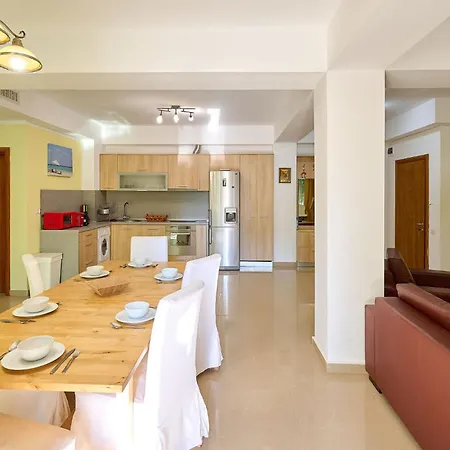 Water Lily Family - Free Parking Apartment Mamaia